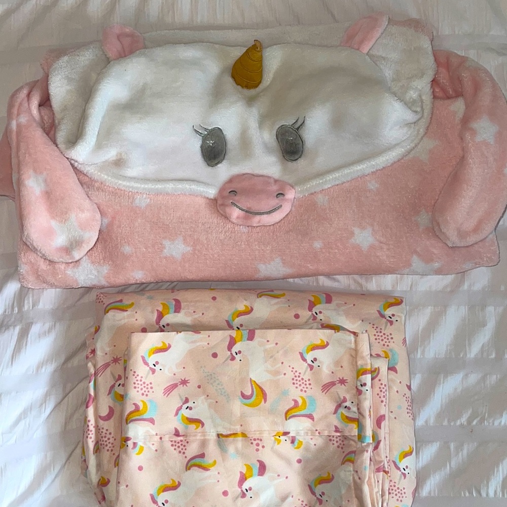 Unicorn twin top sheet, pillow case and blanket